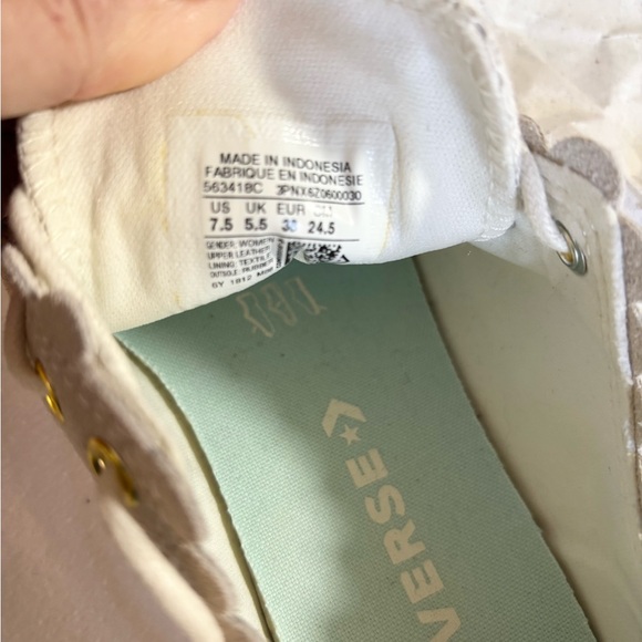 Converse Cream suede Sneakers with Gold Eyelets 7.5 - Picture 7 of 7